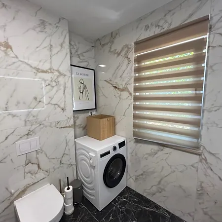 Delfa Luxe Suite-sustainable Luxury & Ev Station Supetar