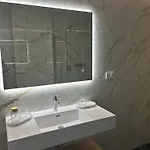 Delfa Luxe Suite-sustainable Luxury & Ev Station Супетар