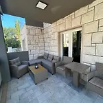 Апартаменты Delfa Luxe Suite-sustainable Luxury & Ev Station *