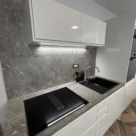 Delfa Luxe Suite-sustainable Luxury & Ev Station Apartment Supetar