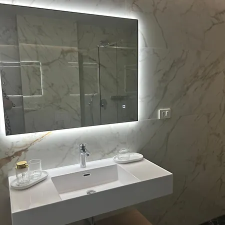Delfa Luxe Suite-sustainable Luxury & Ev Station Supetar