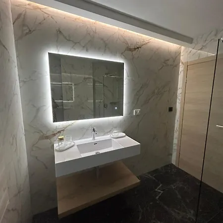 Delfa Luxe Suite-sustainable Luxury & Ev Station Apartment