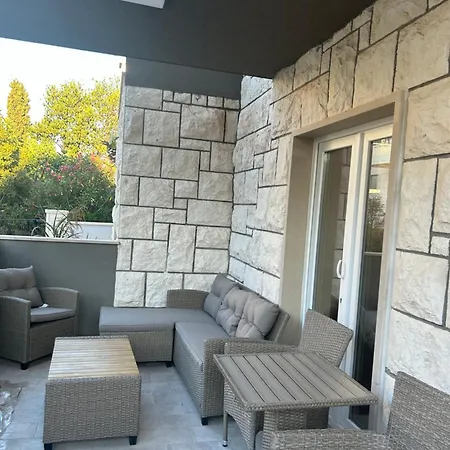 Delfa Luxe Suite-sustainable Luxury & Ev Station Apartment