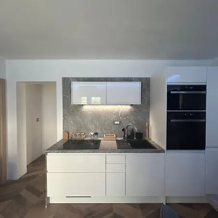 Delfa Luxe Suite-sustainable Luxury & Ev Station Apartment *