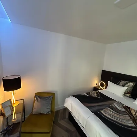 Delfa Luxe Suite-sustainable Luxury & Ev Station Supetar