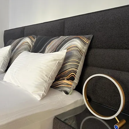 Delfa Luxe Suite-sustainable Luxury & Ev Station * Supetar