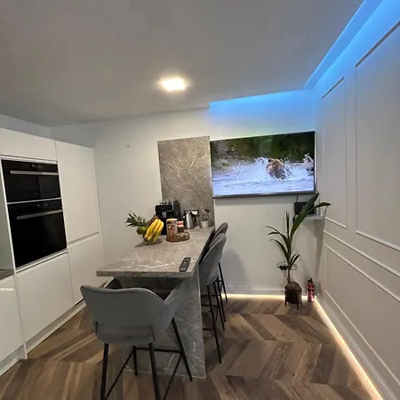 Delfa Luxe Suite-sustainable Luxury & Ev Station Apartment *