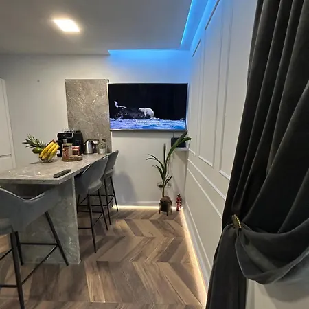 Delfa Luxe Suite-sustainable Luxury & Ev Station * Supetar