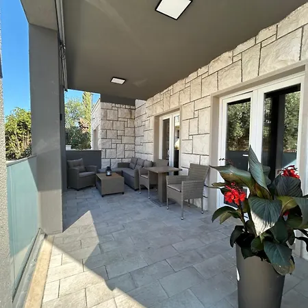 Delfa Luxe Suite-sustainable Luxury & Ev Station Apartment Supetar