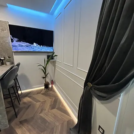 Delfa Luxe Suite-sustainable Luxury & Ev Station Supetar